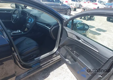 2020 Ford Fusion Titanium z USA, uszkodzony, nr VIN 3FA6P0D94LR199546